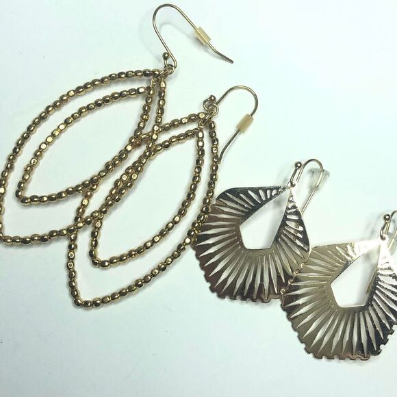 558 Lot of 2 goldtone dangle drop Beaded and fan shape earrings - Picture 1 of 1